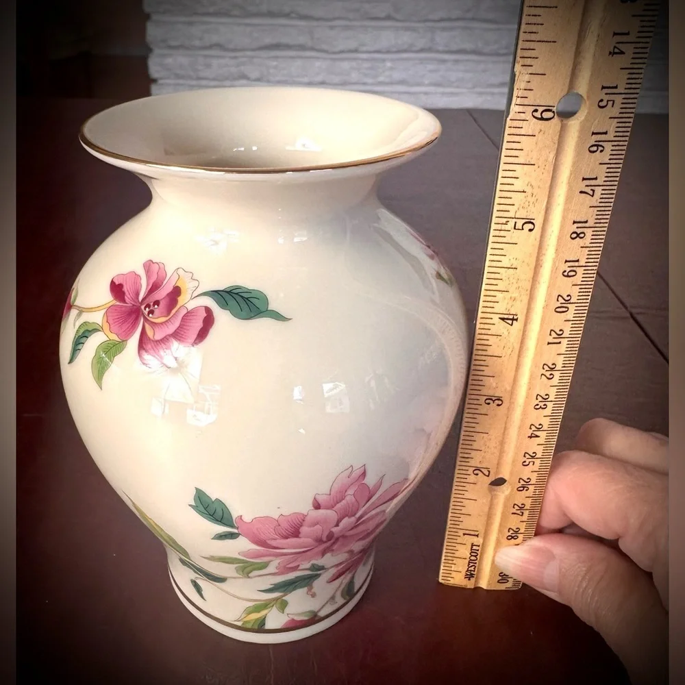 Lenox Barrington Collection Vase Cream&Pink Floral Design-discontinued-1988-1989